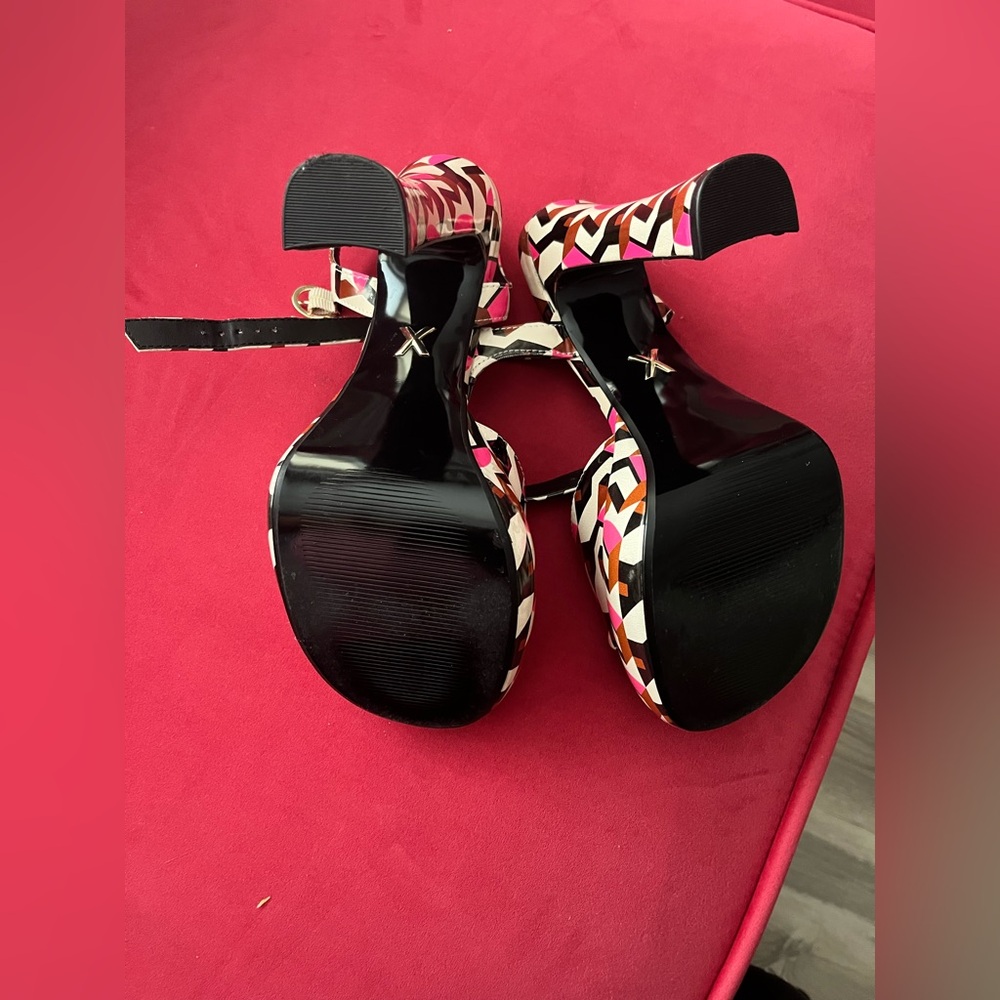 Brian Atwood x Express Geo
Platform Heeled Sandals - Picture 12 of 13